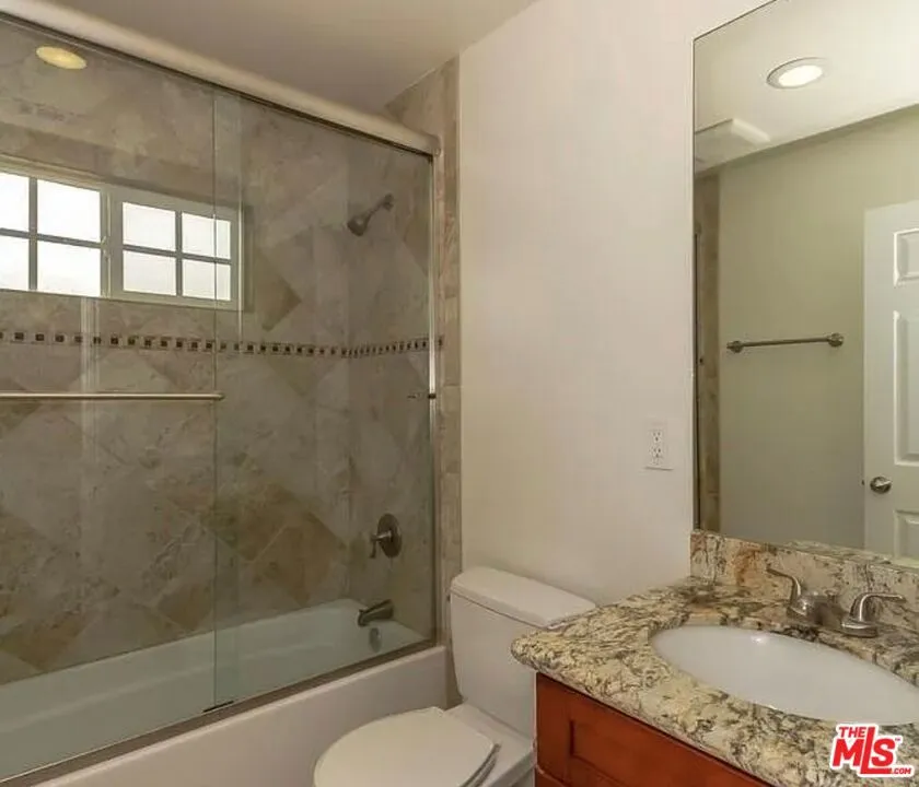 Reseda, California 91335, United States, 5 Bedrooms Bedrooms, ,6 BathroomsBathrooms,Residential,Active,150193