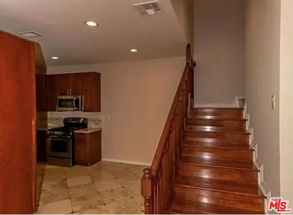 Reseda, California 91335, United States, 5 Bedrooms Bedrooms, ,6 BathroomsBathrooms,Residential,Active,150193