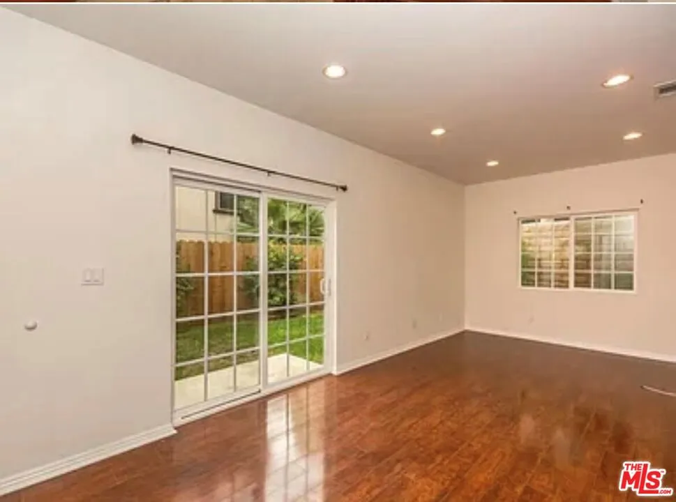 Reseda, California 91335, United States, 5 Bedrooms Bedrooms, ,6 BathroomsBathrooms,Residential,Active,150193