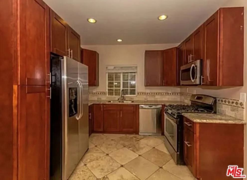 Reseda, California 91335, United States, 5 Bedrooms Bedrooms, ,6 BathroomsBathrooms,Residential,Active,150193