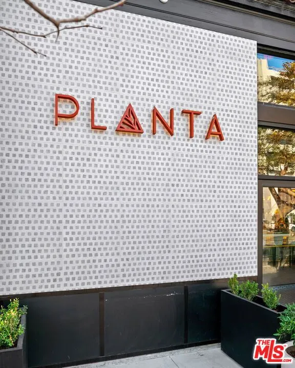 Los Angeles, California 90049, United States, 1 Bedroom Bedrooms, ,1 BathroomBathrooms,Residential,Active,150253