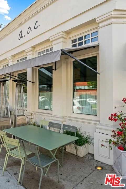 Los Angeles, California 90049, United States, 1 Bedroom Bedrooms, ,1 BathroomBathrooms,Residential,Active,150253