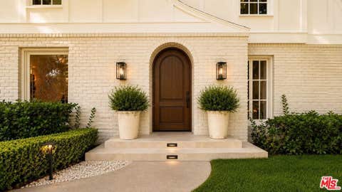 Photo of 612 N Bedford Drive, Beverly Hills, CA 90210 (MLS # 26863697)