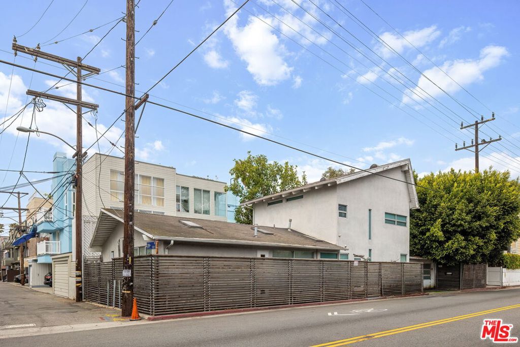 2807 Pacific Avenue