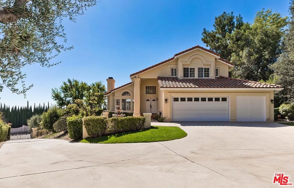17923 Lone Oak Drive