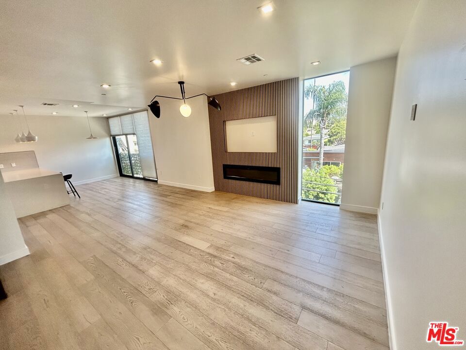 2432 Penmar Avenue 204