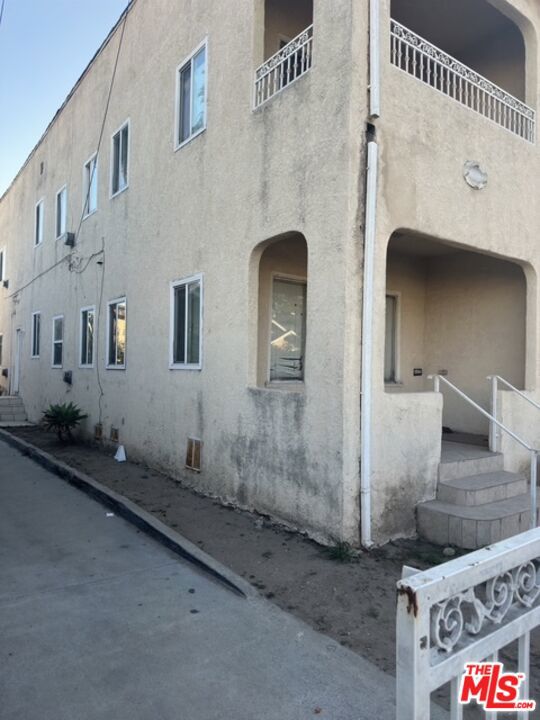 1452 W 35th Street
