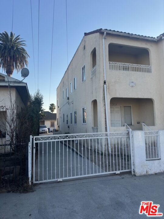1452 W 35th Street