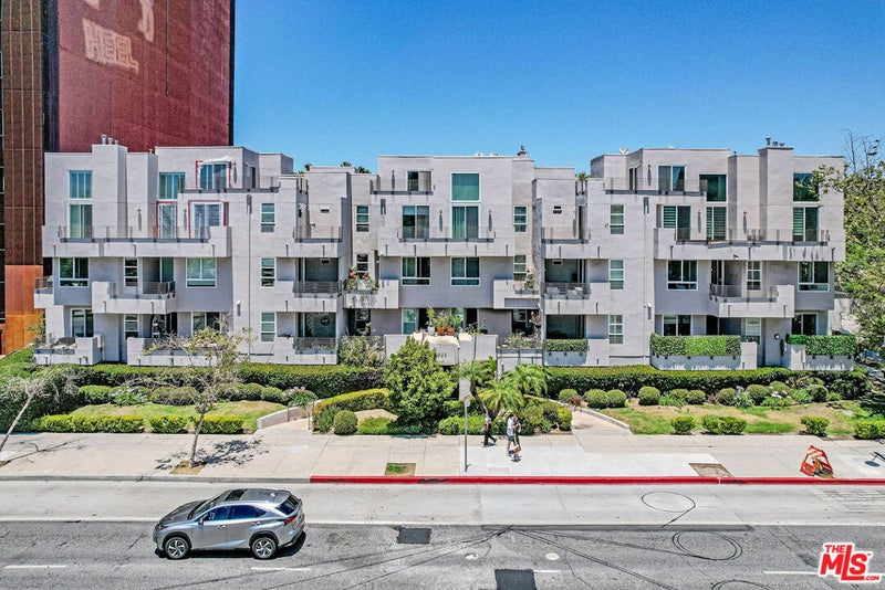 4925 Wilshire Boulevard 302
