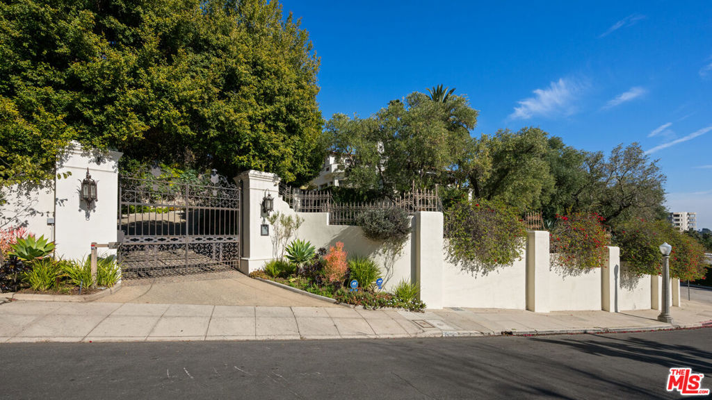 Properties 1 2400 Inverness Avenue