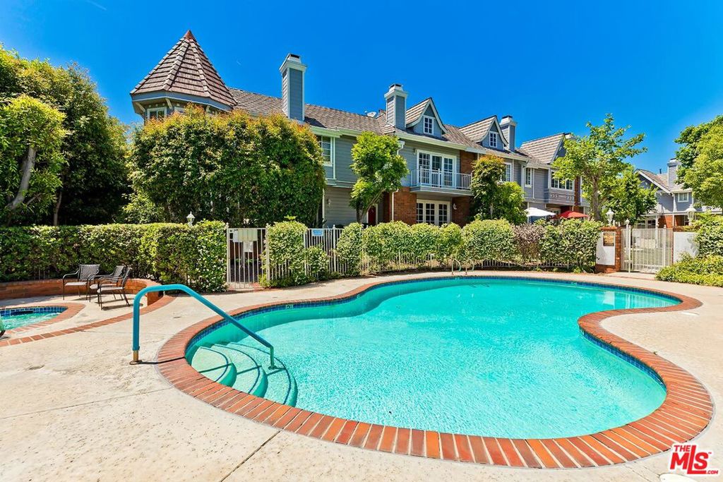 18135 Burbank 11