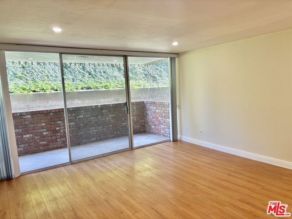 6526 Ocean Crest Drive 102