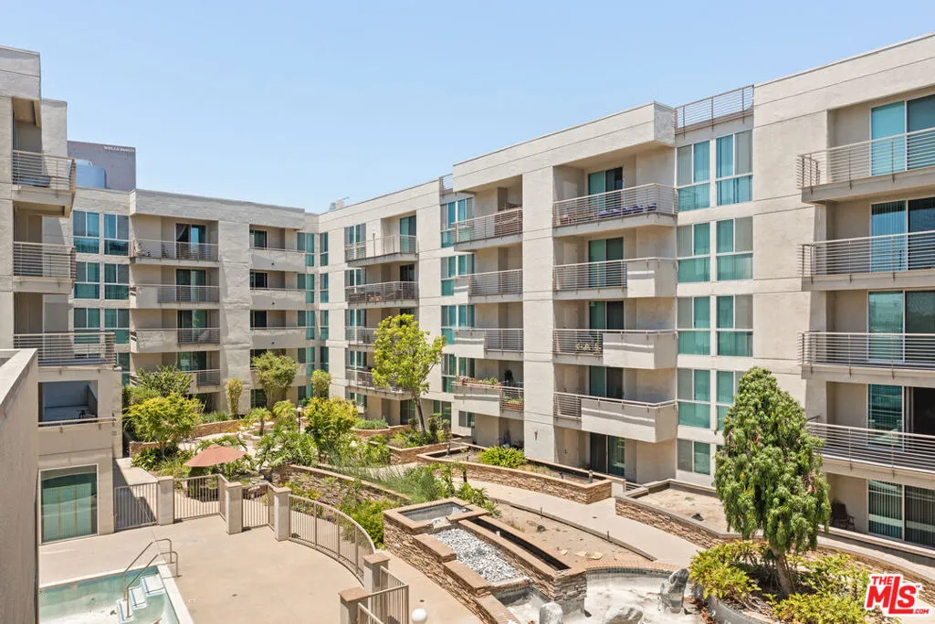 Los Angeles, California 90012, United States, 2 Bedrooms Bedrooms, ,2 BathroomsBathrooms,Residential,Active,172893