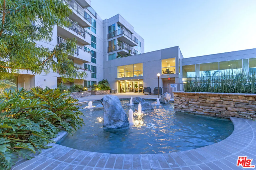 Los Angeles, California 90012, United States, 2 Bedrooms Bedrooms, ,2 BathroomsBathrooms,Residential,Active,172893