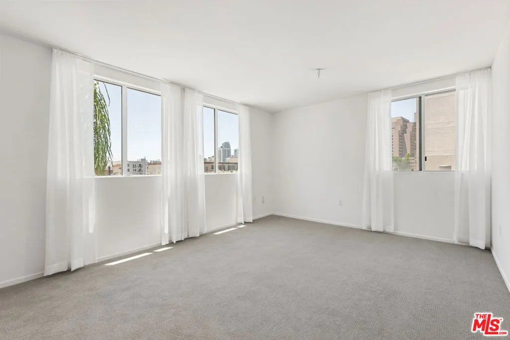 Los Angeles, California 90012, United States, 2 Bedrooms Bedrooms, ,2 BathroomsBathrooms,Residential,Active,172893