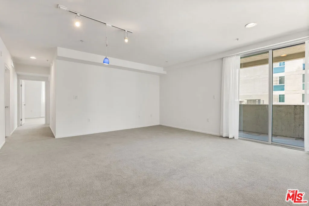 Los Angeles, California 90012, United States, 2 Bedrooms Bedrooms, ,2 BathroomsBathrooms,Residential,Active,172893