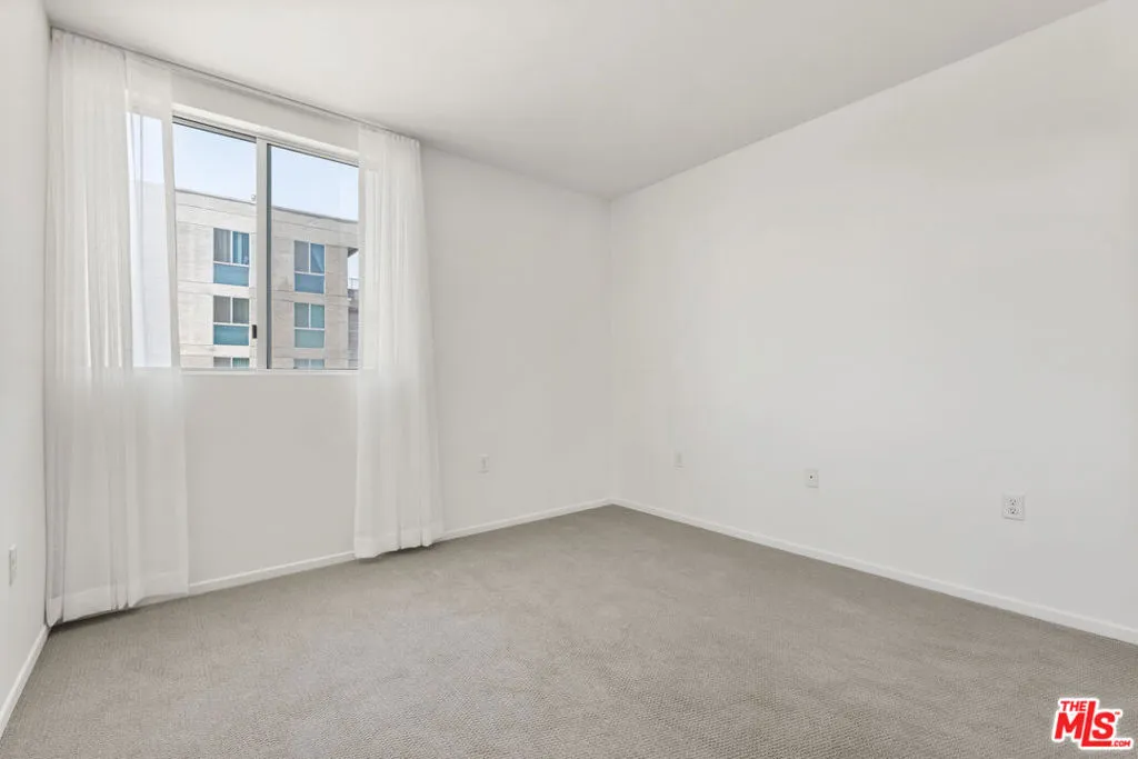 Los Angeles, California 90012, United States, 2 Bedrooms Bedrooms, ,2 BathroomsBathrooms,Residential,Active,172893