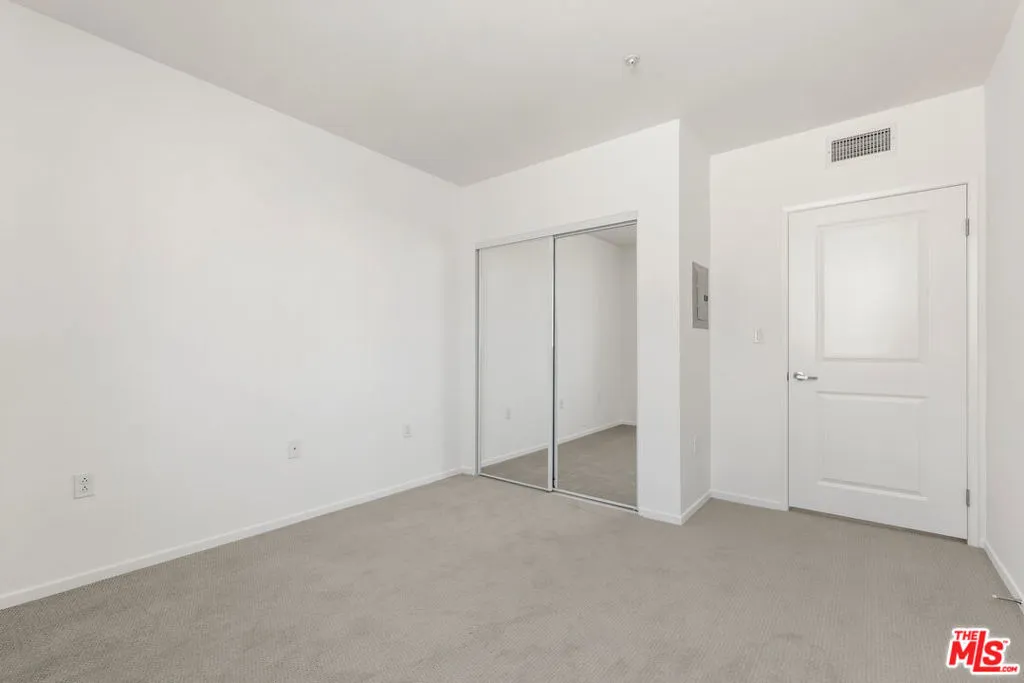 Los Angeles, California 90012, United States, 2 Bedrooms Bedrooms, ,2 BathroomsBathrooms,Residential,Active,172893