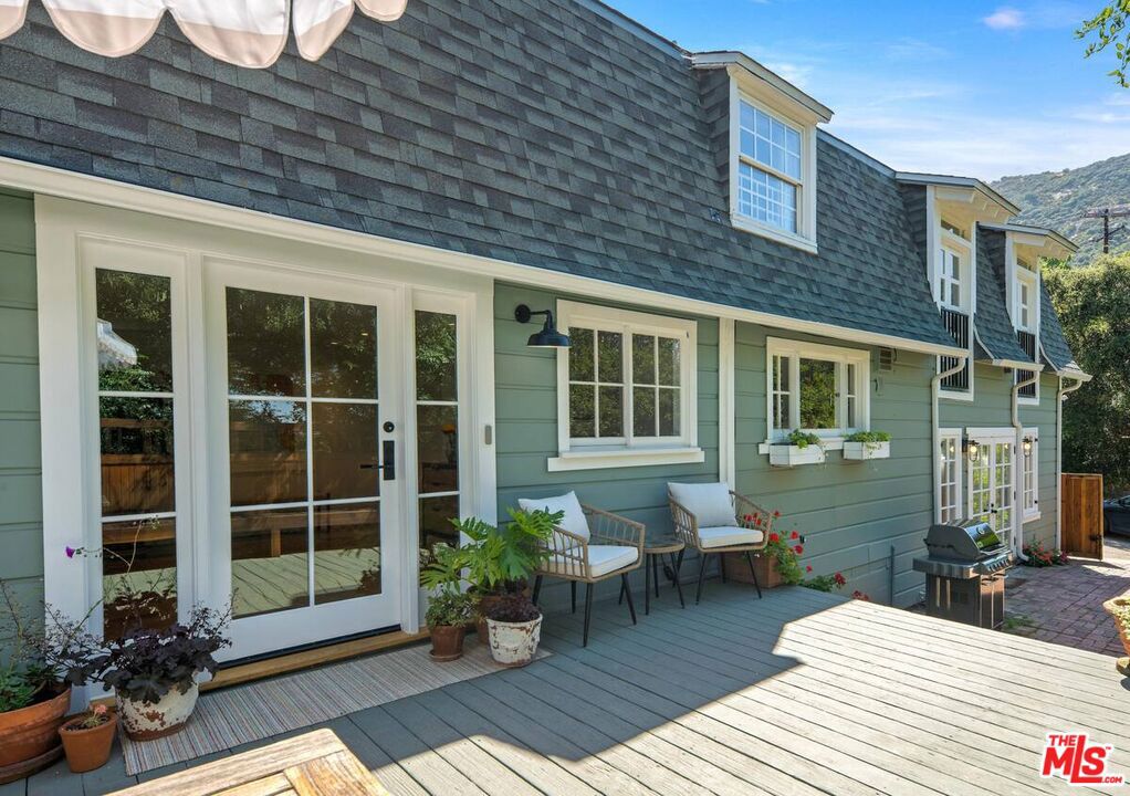 1238 Fernwood Pacific Drive