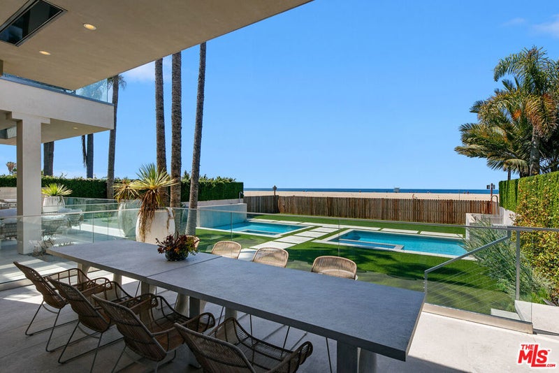 938 - 940 Palisades Beach Road