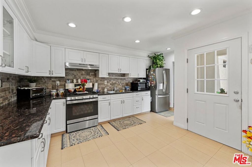 1430 N Dominion Avenue