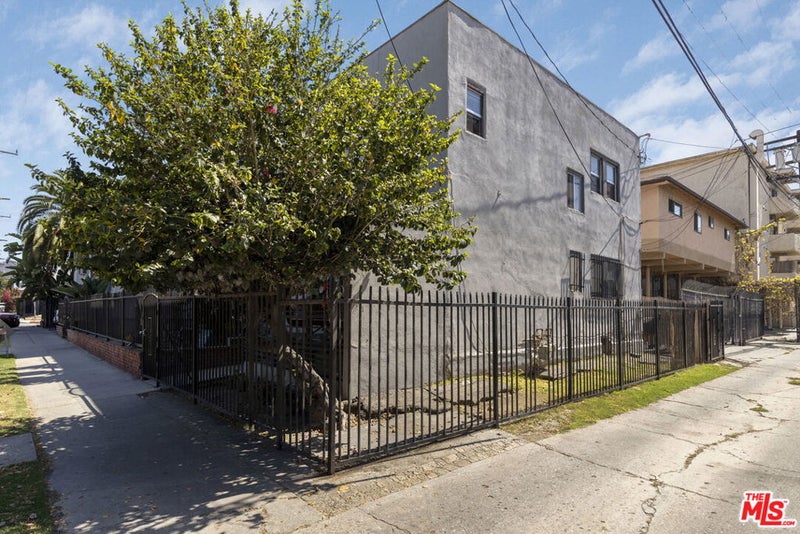 1014 N El Centro Avenue
