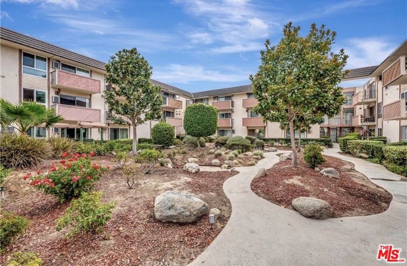 5585 E Pacific Coast Highway 251