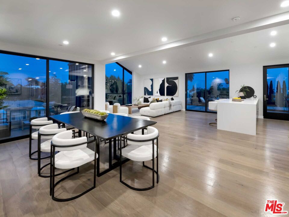 1017 N Croft Avenue PH2