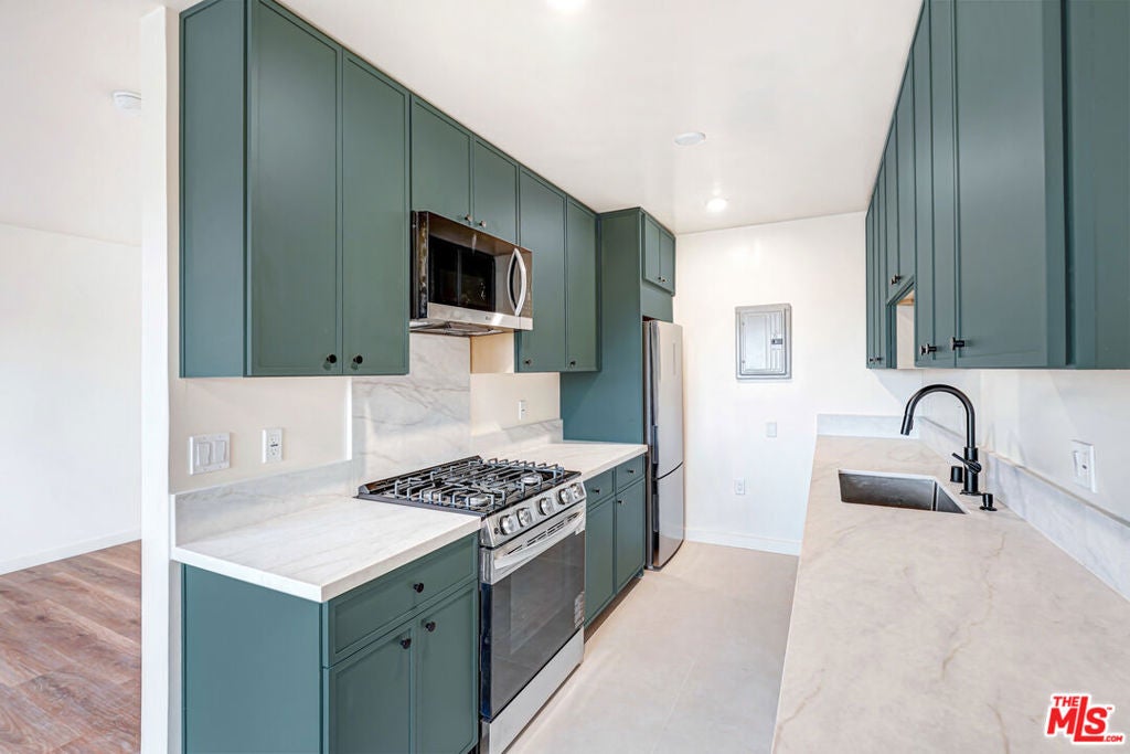 16185 W Sunset Blvd 6
