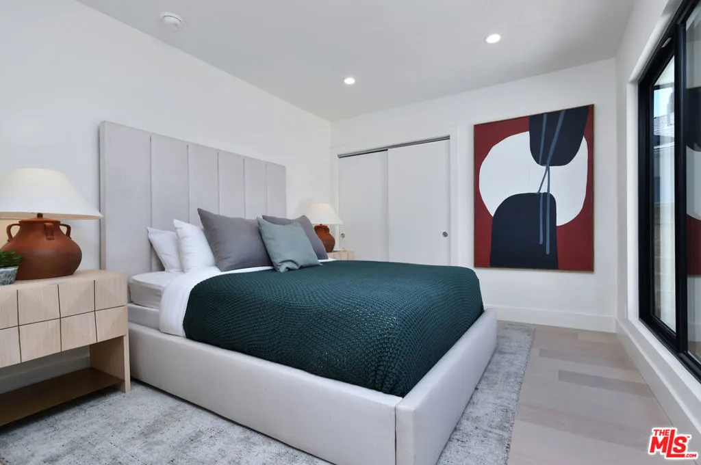 Encino, California 91436, United States, 4 Bedrooms Bedrooms, ,2 BathroomsBathrooms,Residential,Active,189320