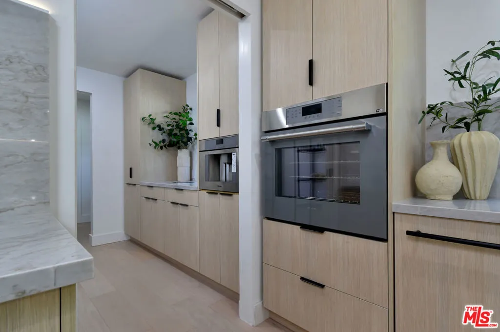 Encino, California 91436, United States, 4 Bedrooms Bedrooms, ,2 BathroomsBathrooms,Residential,Active,189320