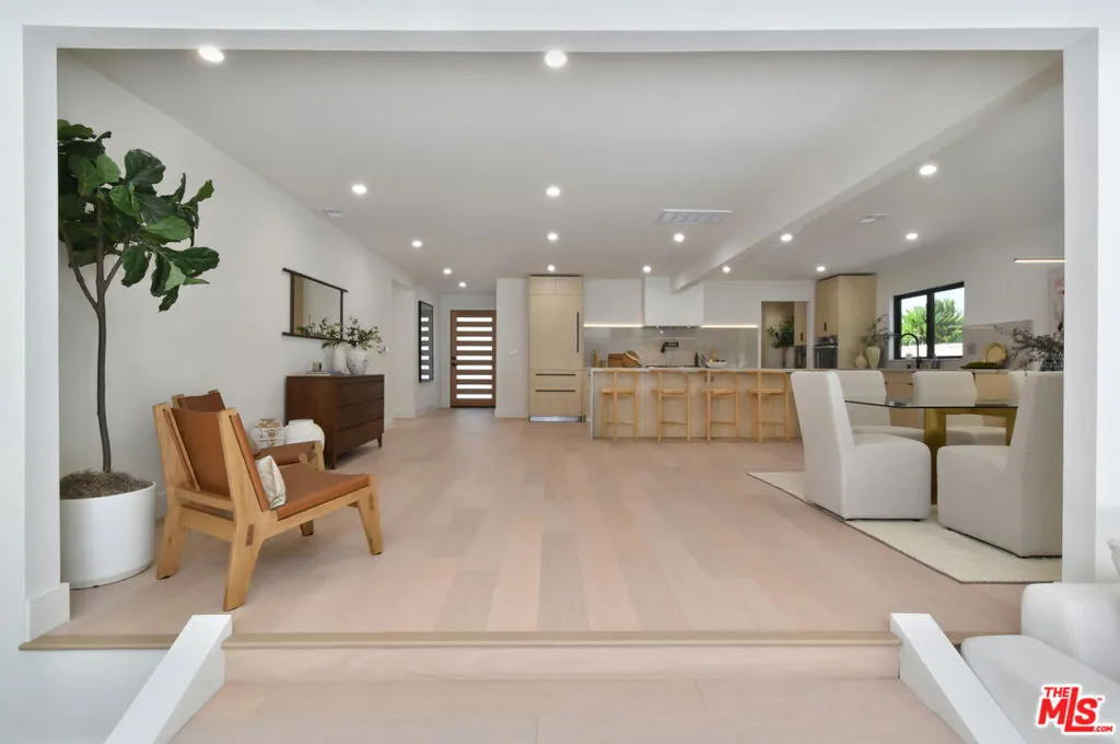 Encino, California 91436, United States, 4 Bedrooms Bedrooms, ,2 BathroomsBathrooms,Residential,Active,189320