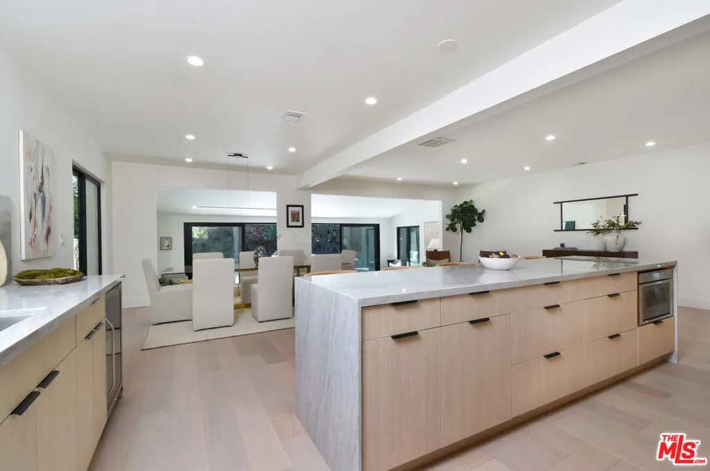 Encino, California 91436, United States, 4 Bedrooms Bedrooms, ,2 BathroomsBathrooms,Residential,Active,189320