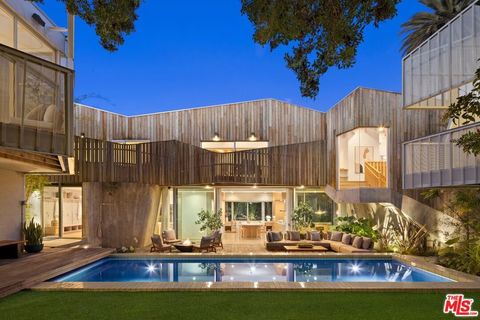 825 Palms Boulevard Venice CA 90291