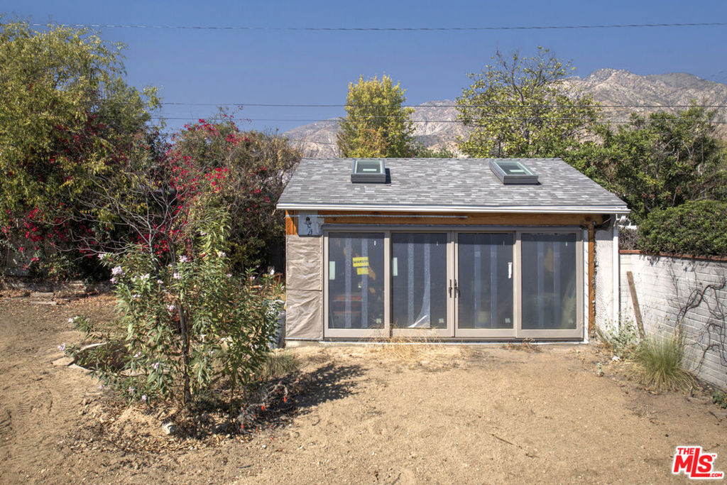 1673 E Calaveras Street