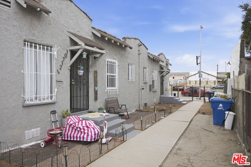 10712 S Broadway