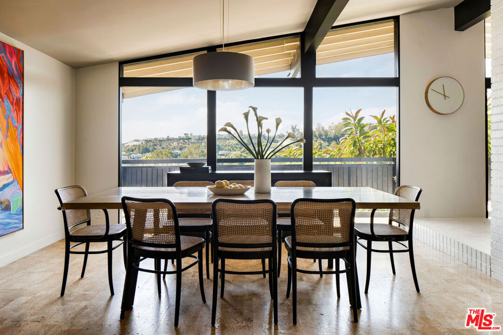 2825 La Cuesta Drive
