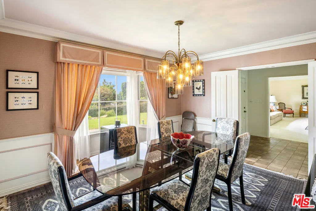 Pacific Palisades, California 90272, United States, 4 Bedrooms Bedrooms, ,4 BathroomsBathrooms,Residential,Active,139702