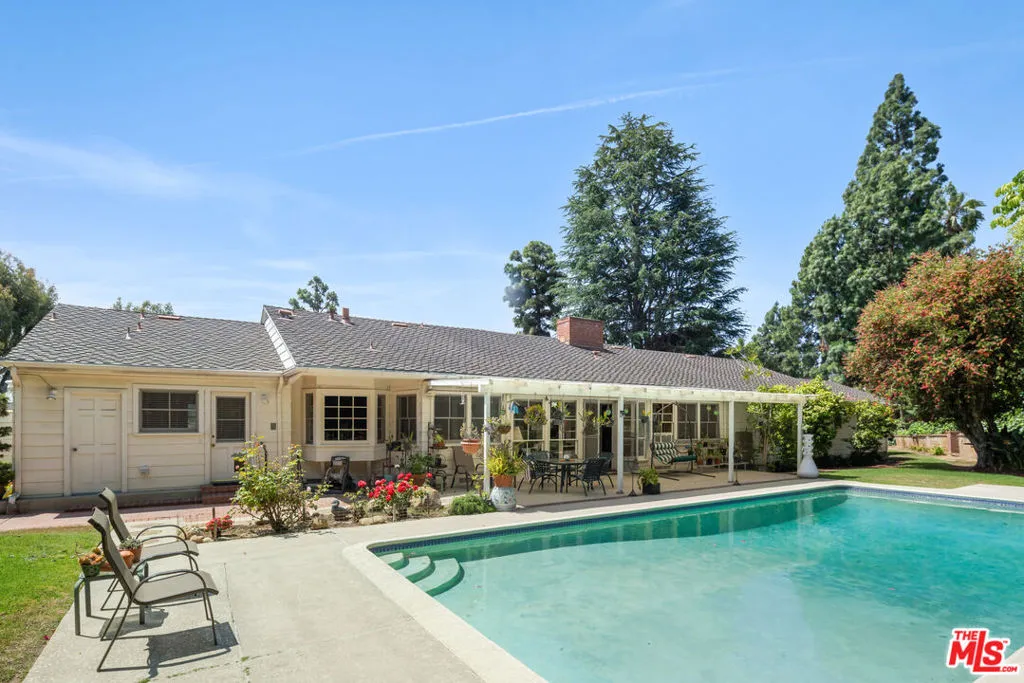 Pacific Palisades, California 90272, United States, 4 Bedrooms Bedrooms, ,4 BathroomsBathrooms,Residential,Active,139702