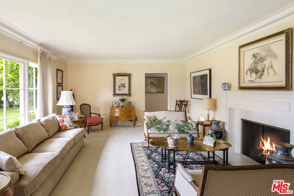 Pacific Palisades, California 90272, United States, 4 Bedrooms Bedrooms, ,4 BathroomsBathrooms,Residential,Active,139702