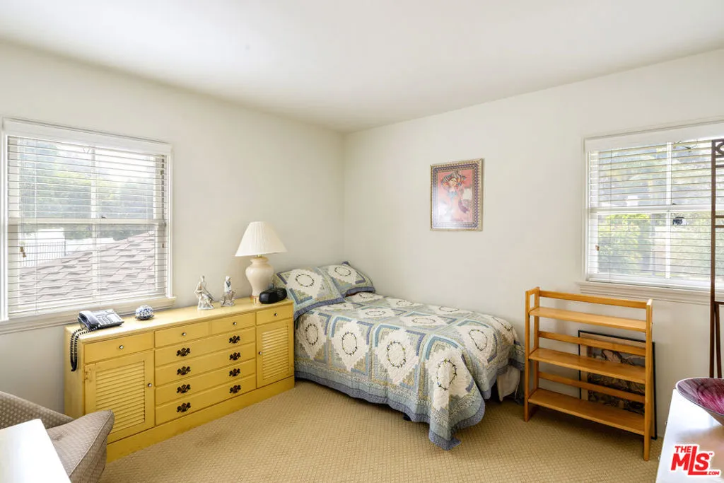 Pacific Palisades, California 90272, United States, 4 Bedrooms Bedrooms, ,4 BathroomsBathrooms,Residential,Active,139702