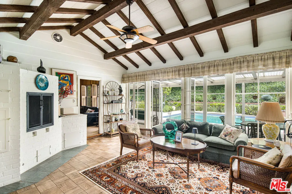 Pacific Palisades, California 90272, United States, 4 Bedrooms Bedrooms, ,4 BathroomsBathrooms,Residential,Active,139702