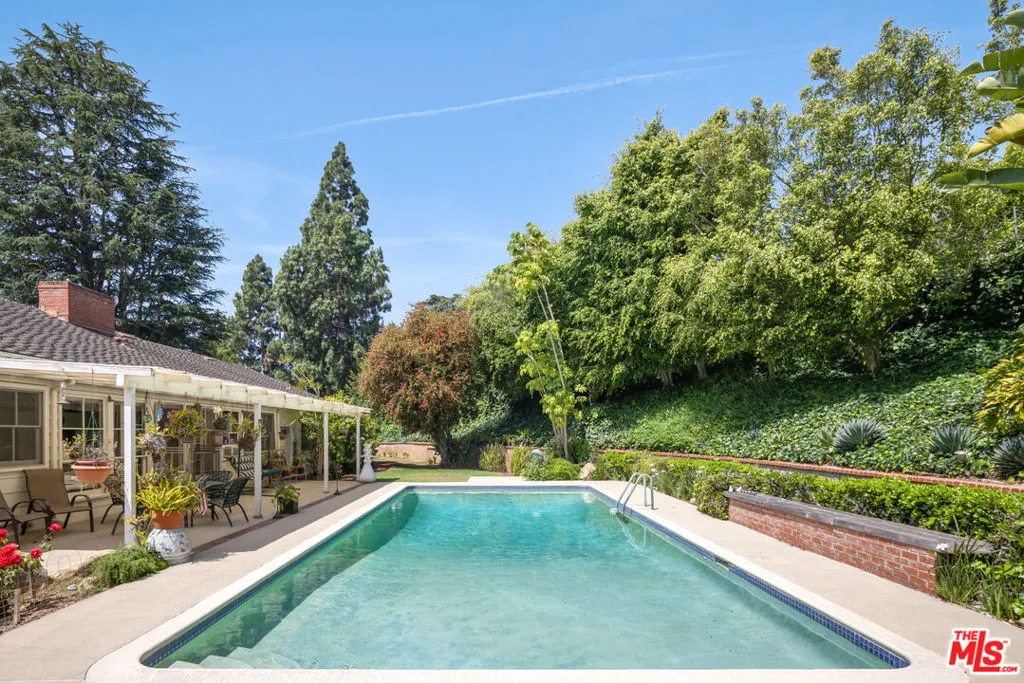 Pacific Palisades, California 90272, United States, 4 Bedrooms Bedrooms, ,4 BathroomsBathrooms,Residential,Active,139702