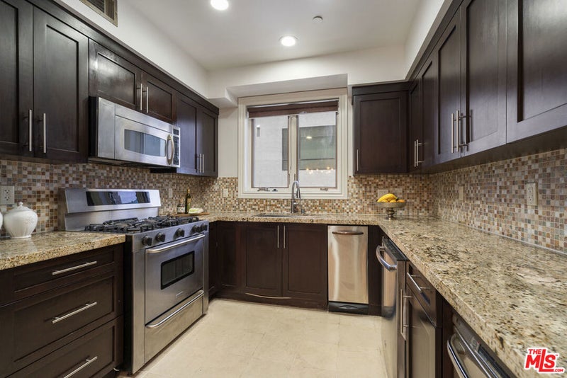 5057 Maplewood Avenue 202