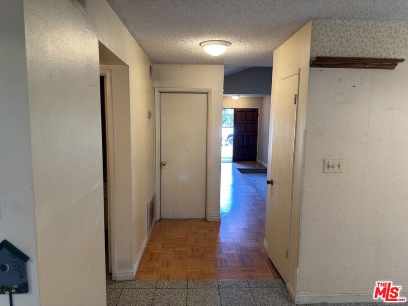 5301 Eastridge Court