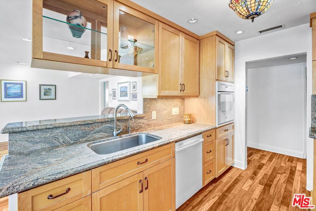 910 S Holt Avenue 305