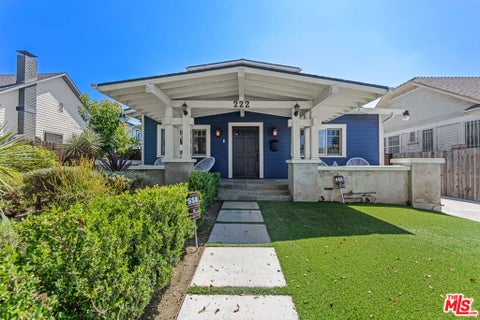 Photo of 222 N St Andrews Place, Los Angeles, CA 90004 (MLS # 26990225)