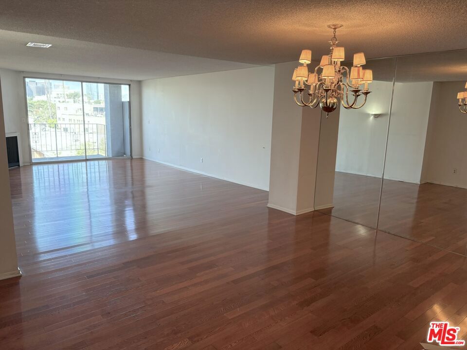 450 S Maple Drive 403