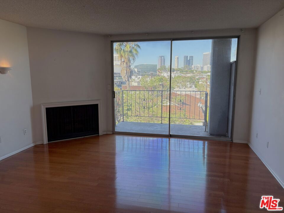 450 S Maple Drive 403