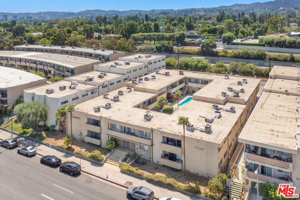 Properties 4 17340 Burbank Boulevard